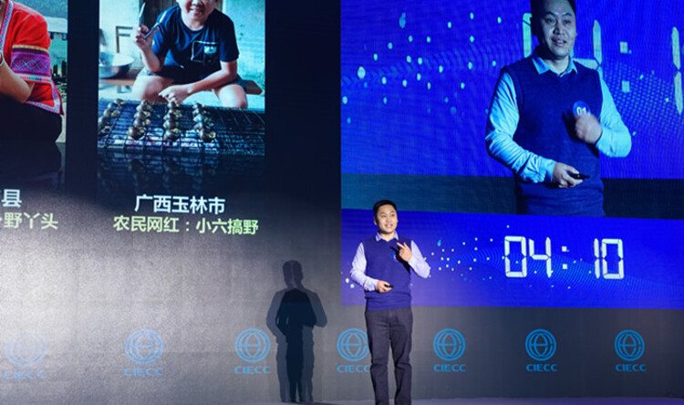 Small 9c60296d9934a2357412904f1fbb01e5