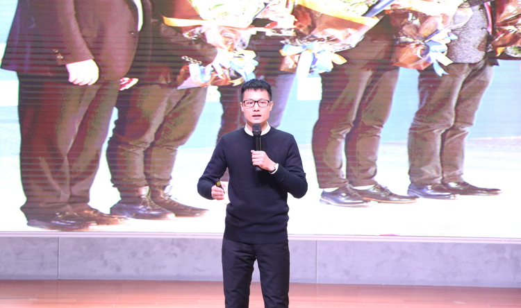 Small 24fca3585d9e1c7b7b51efc71cbe42c0