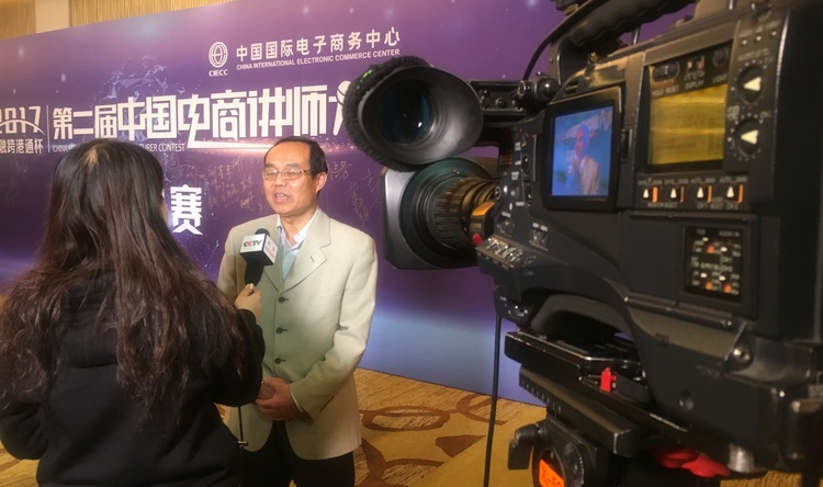 Small bbddde200e51754493c95da409e81e23