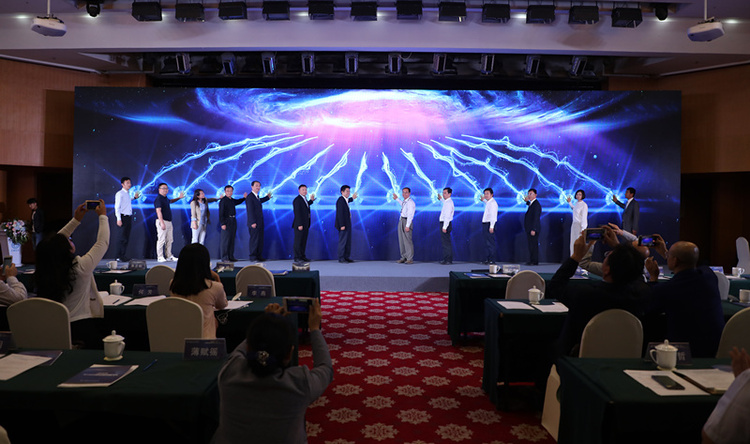 Small 77795f492b227bfde7a1d6625c743305