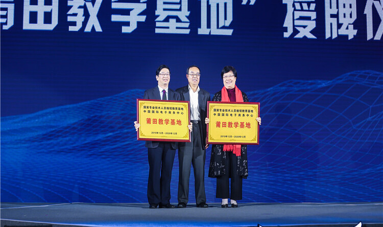 Small 8fde7498bcdb42cb5082420a031cd60f