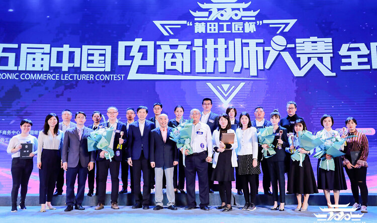 Small 7bdae8078e86175a21849195b4eced12