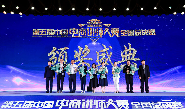 Small 1b872f4ac81b894f22dc9fafe6f8c401