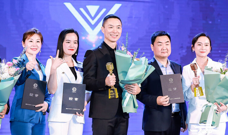 Small 8f1005343601251a0b704bee57bfd31b